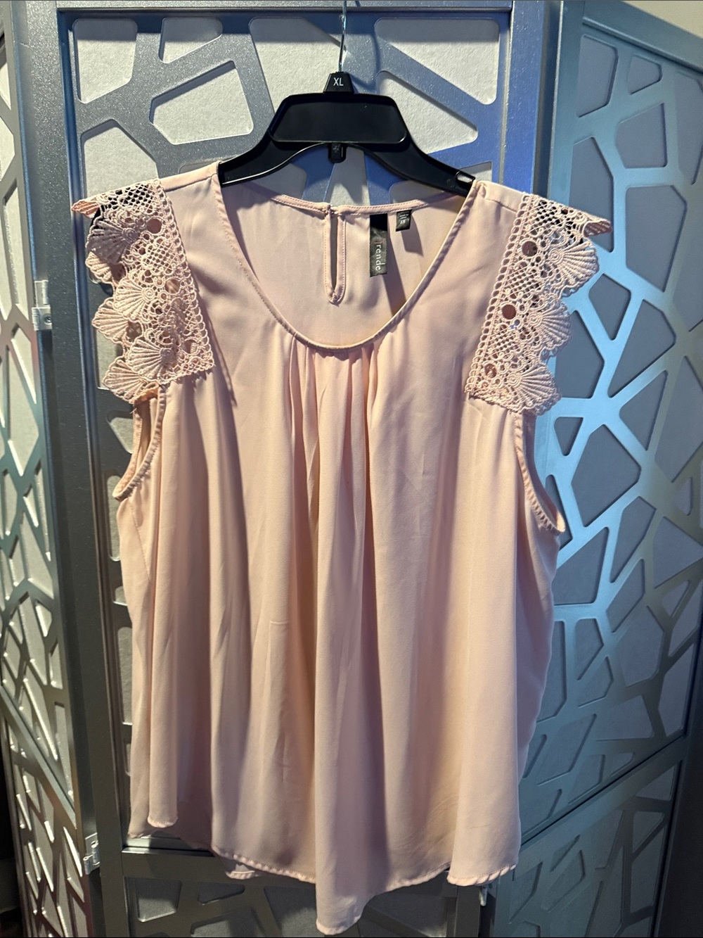 Trende light blush sleeveless blouse